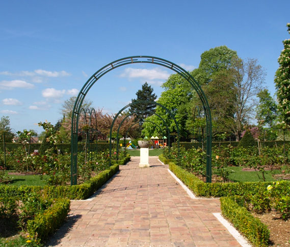 un Parc sous le un ciel bleu